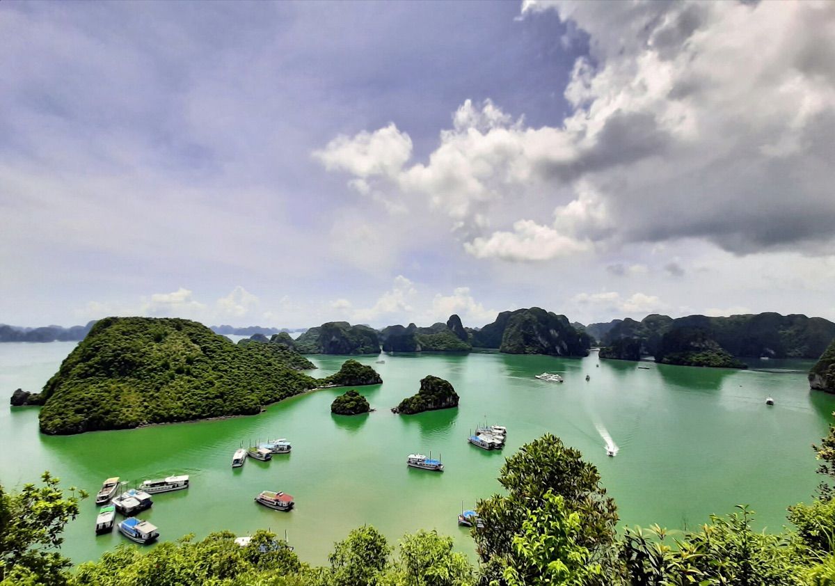 Ha Long (Hạ Long)